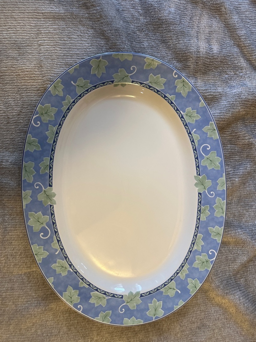 Pfaltzgraff Blue Isle Pattern Border Oval Serving Platter 14 1/2